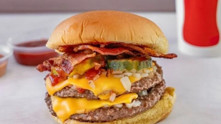 These 14 New Jersey Drive-Ins Still Make Cheeseburgers the Old Way