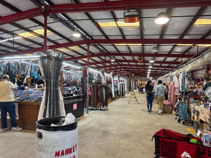 Dawn-to-Dusk Treasure Hunt Across 1,200 Booths