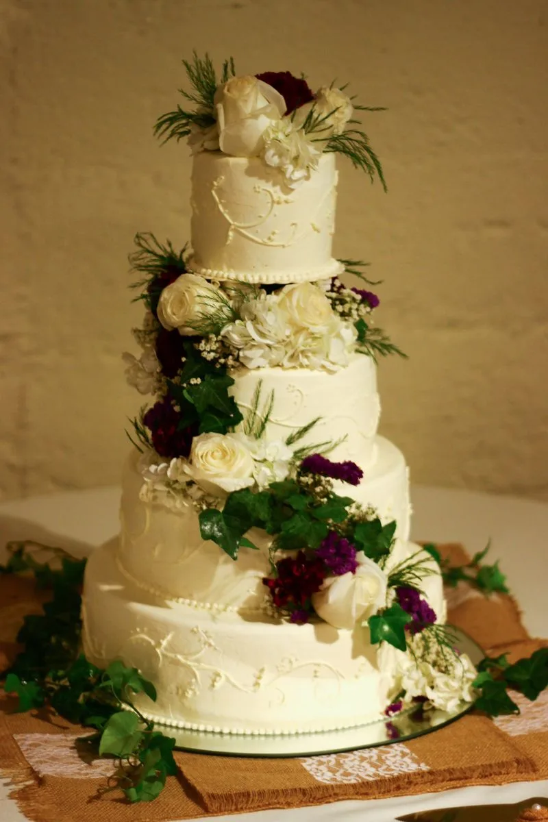 Wedding Cakes With Heart And Precision