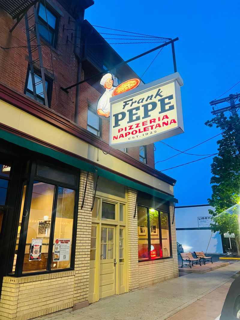 Frank Pepe Pizzeria Napoletana &mdash; 1925 (New Haven, CT)
