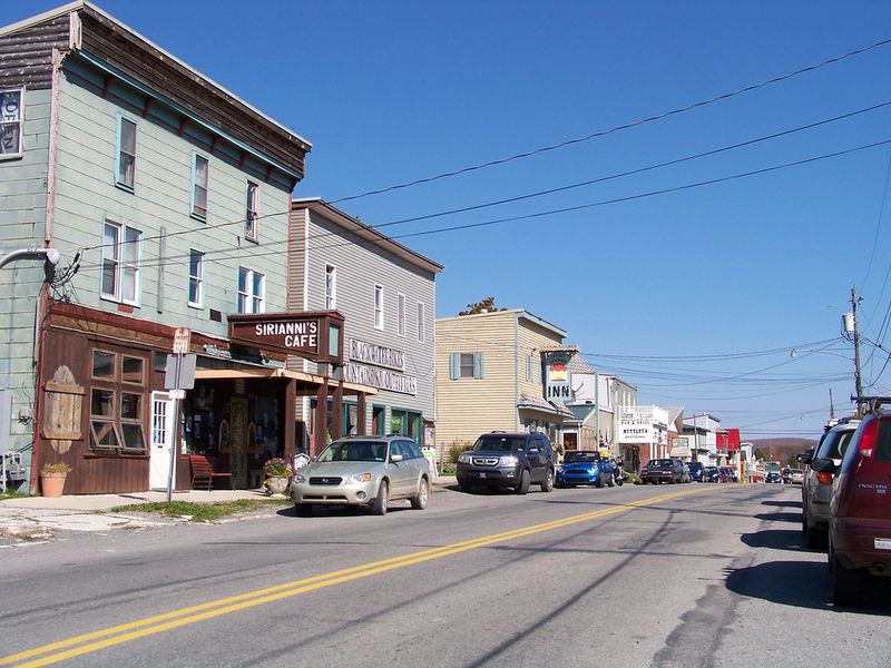 Downtown Davis & Local Shops/Caf&eacute;s