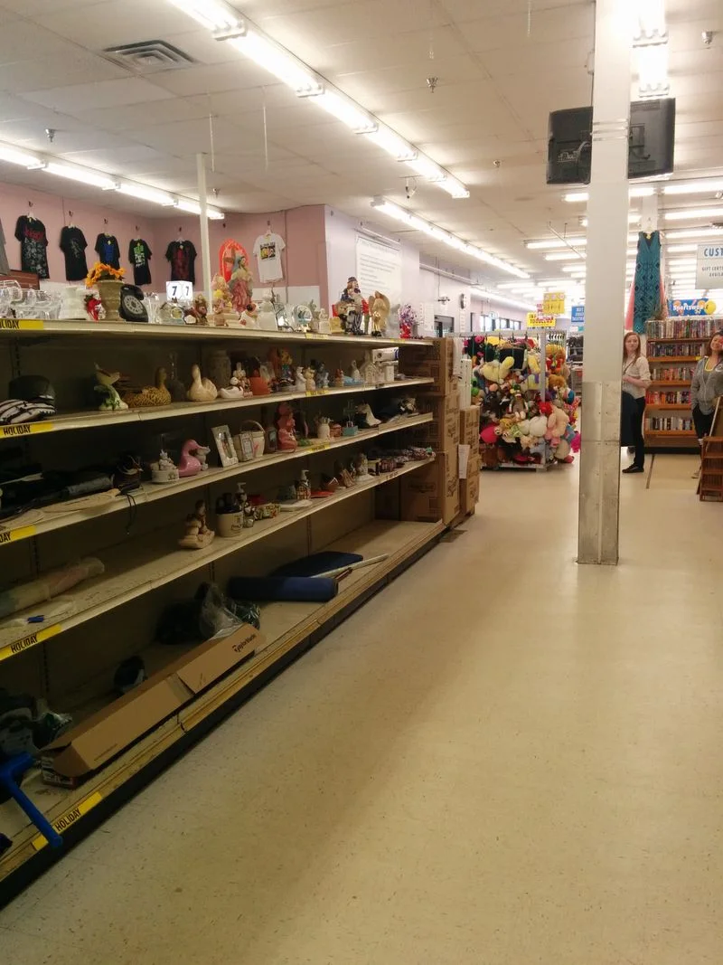 Village Discount Outlet, Cleveland