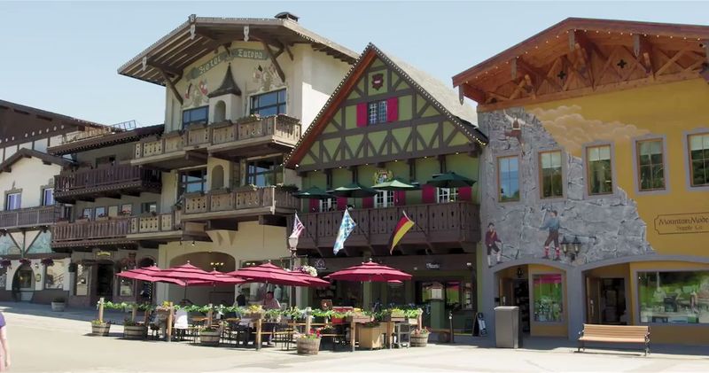 Parking, Strolling, And Scenic Sips