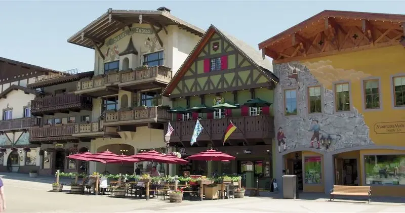 Parking, Strolling, And Scenic Sips