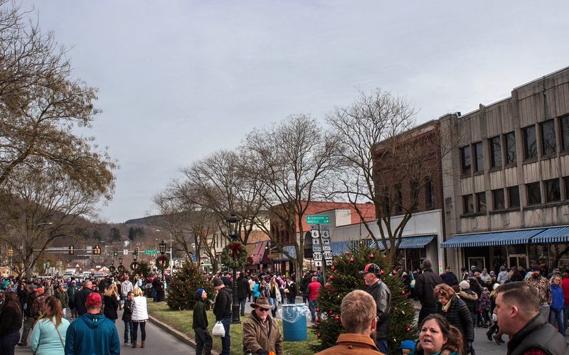 Candlelit Carols and Community Choirs