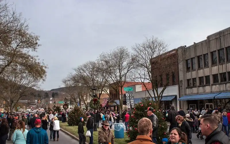 Candlelit Carols and Community Choirs