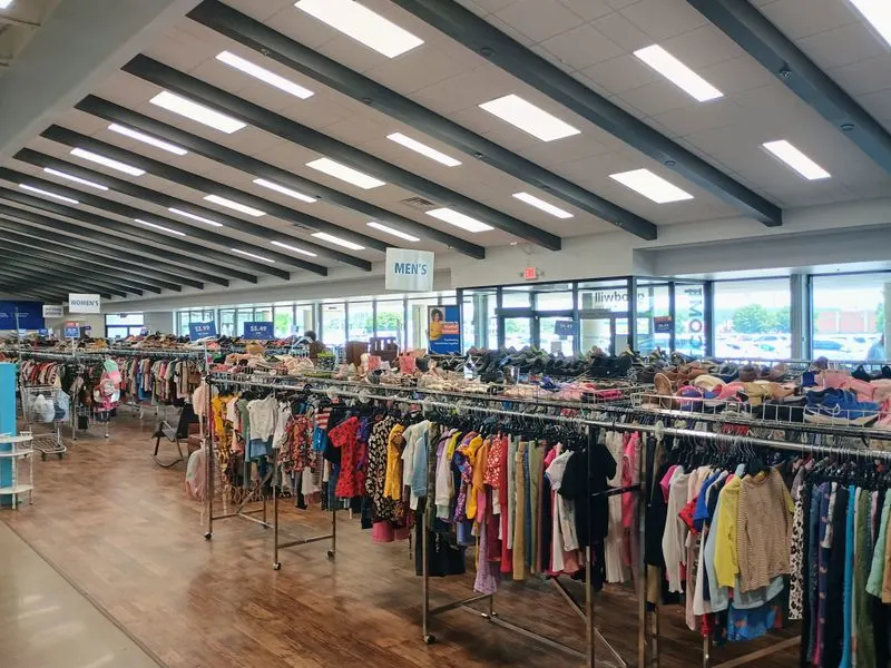 Goodwill Outlet (The Bins), Columbus