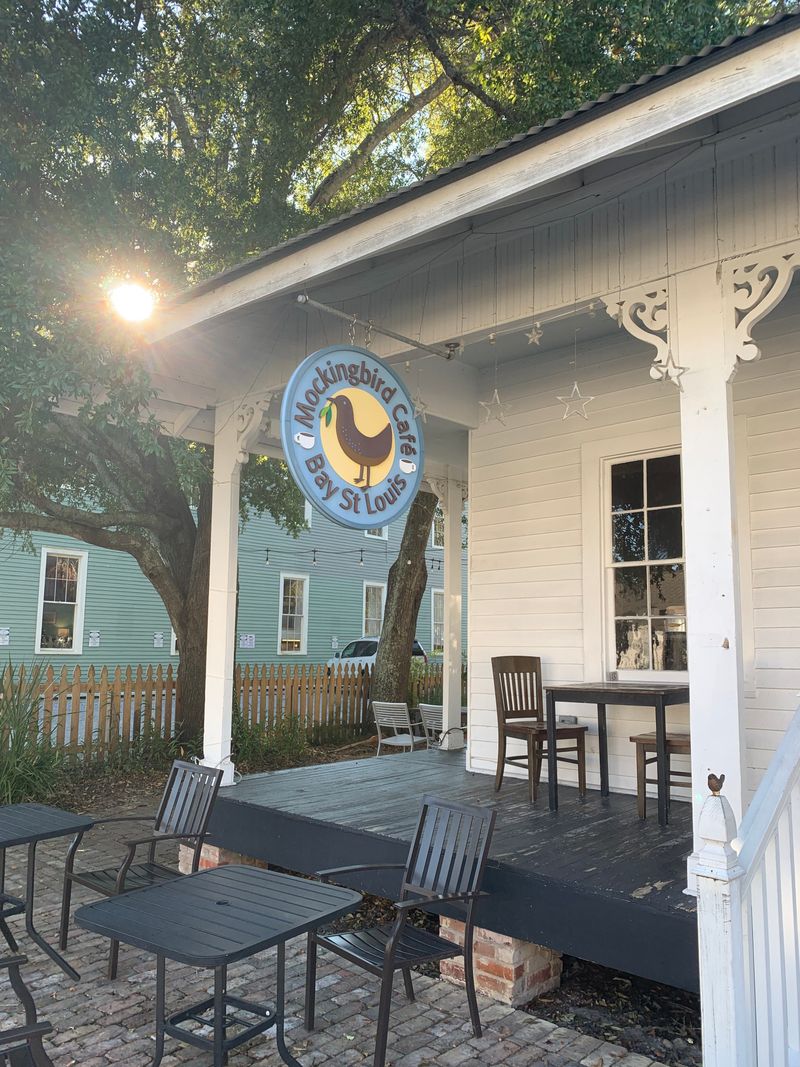 Check Out Local Caf&eacute;s and Bakeries