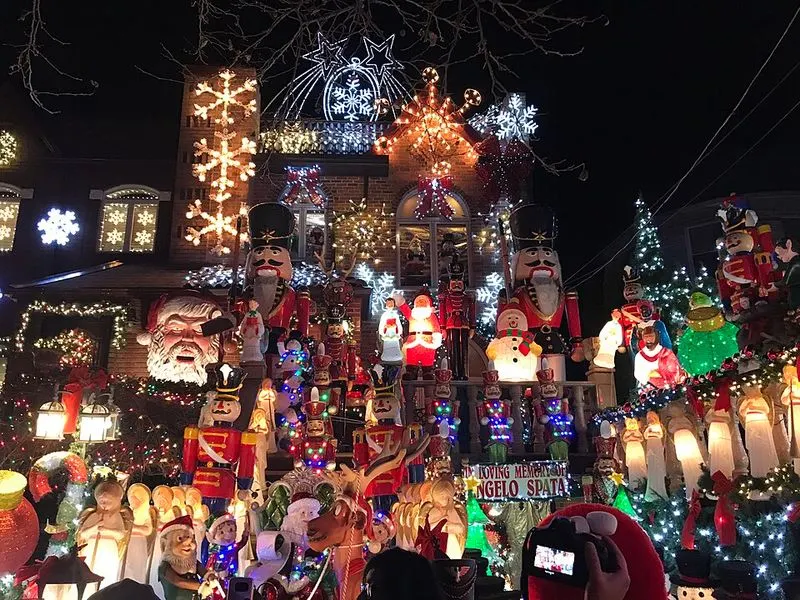 Tour Dyker Heights Christmas Lights