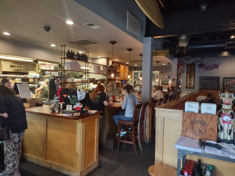 Dining room vibe and service