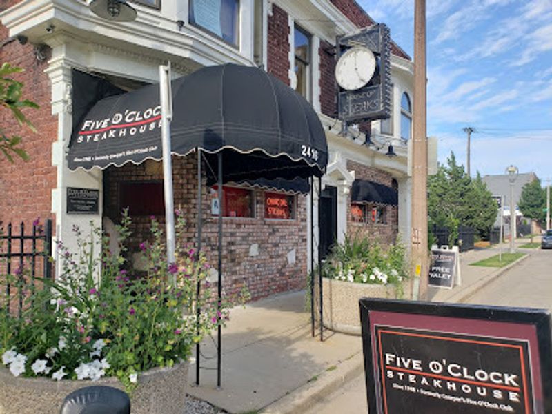 Wisconsin &mdash; Five O&rsquo;Clock Steakhouse (Milwaukee)