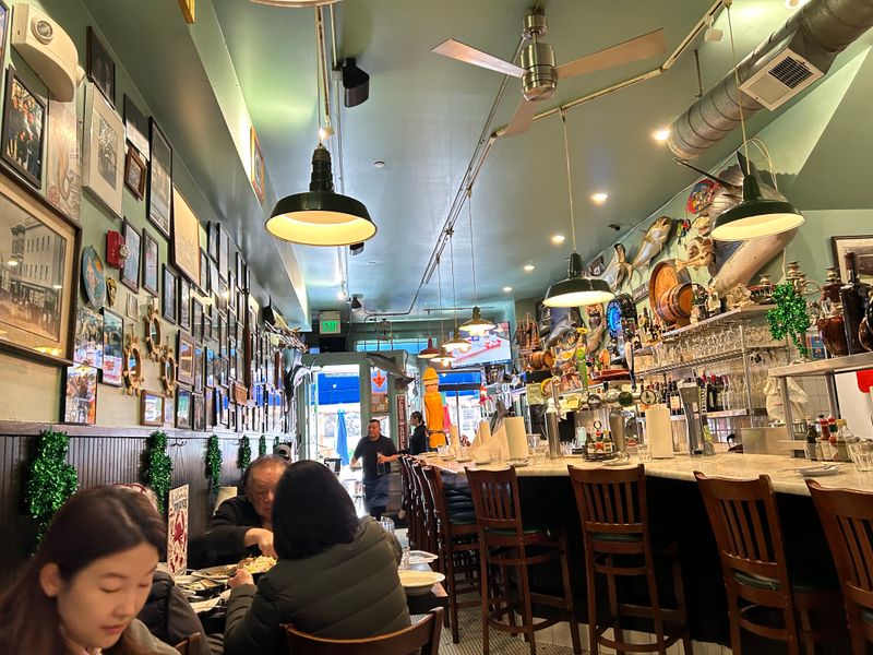 Service, Vibe, and Neighborhood Warmth