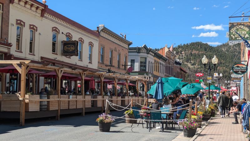 Family friendliness and group dynamics