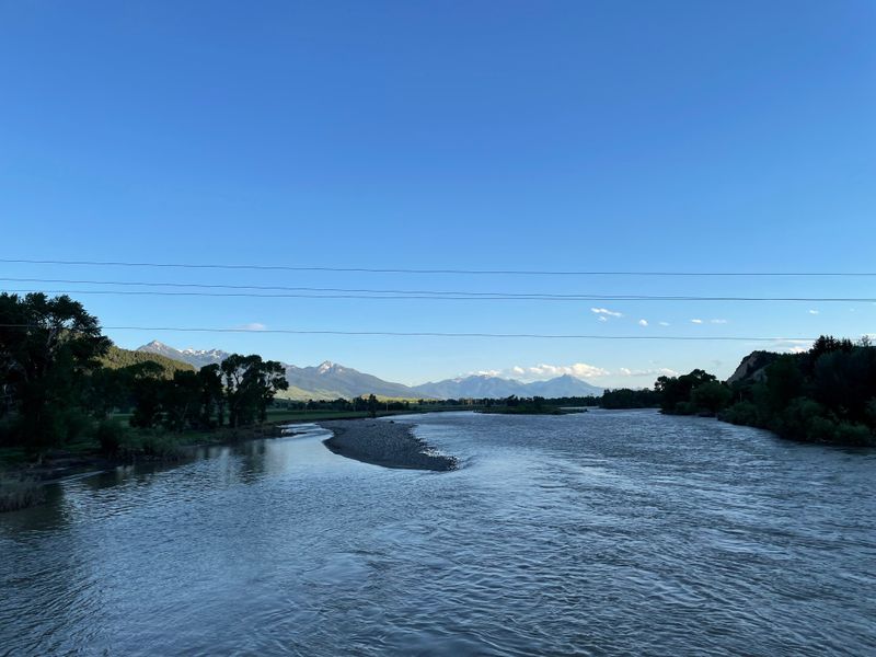 Yellowstone River Drive - Paradise Valley