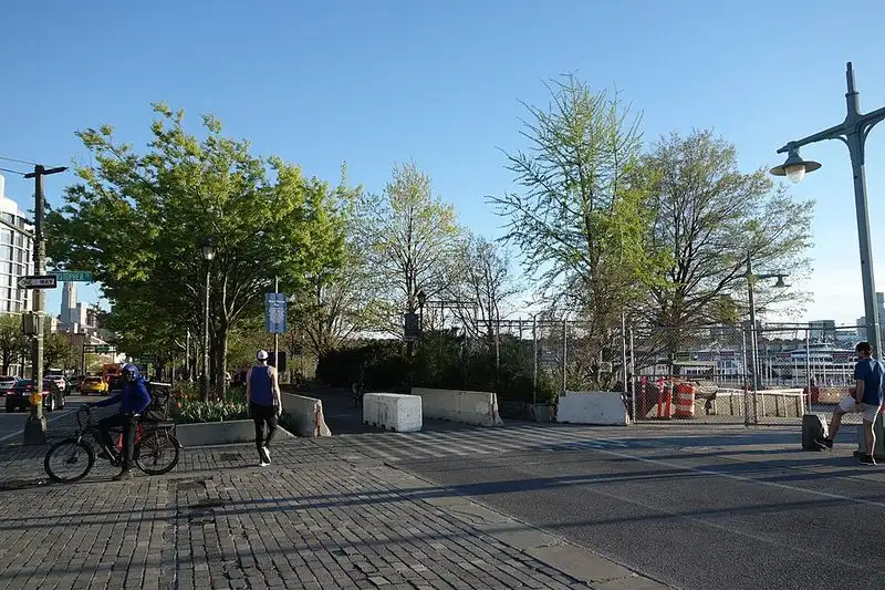 Hudson River Waterfront Park