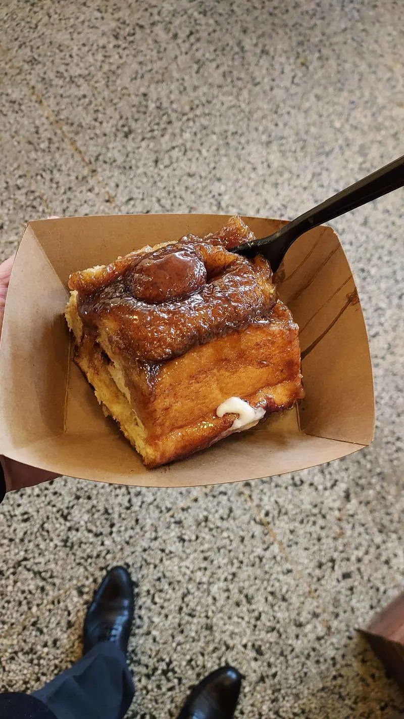 Cinnamon roll strategy: frosting, timing, and temperature