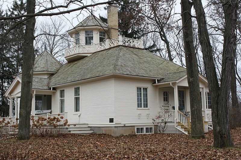 Small-Town Spirit and Warm Hospitality