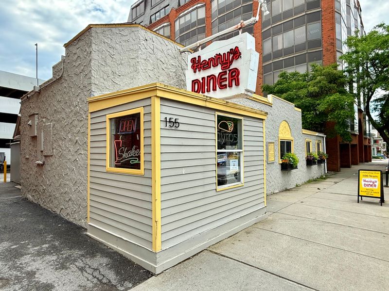 Henry&rsquo;s Diner &mdash; Burlington