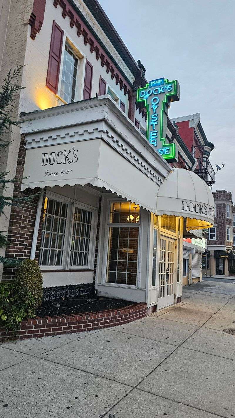 Dock&rsquo;s Oyster House