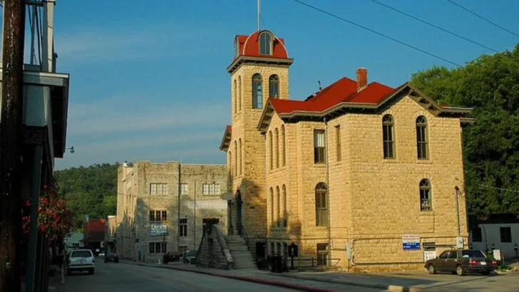 12 Towns Frozen in the 1920s That Feel Like Stepping Onto a Movie Set