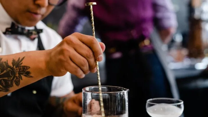 12 secrets bartenders at tourist hotspots want you to know