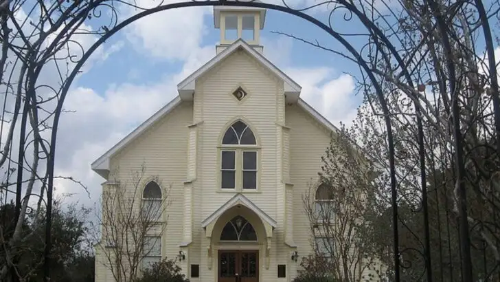 14 Texas Towns People Enjoy for Winter Day Trips