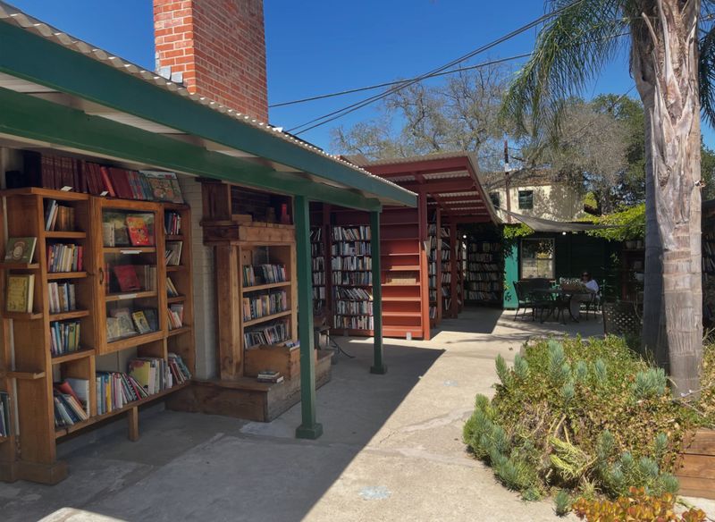 Sunlit Reading Nooks You Will Never Want To Leave