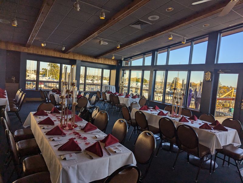 Insider Tips: Parking, Hours, and Best Seats