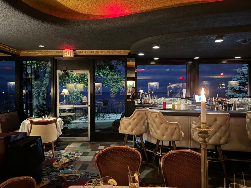 Retro decor and time-capsule ambiance