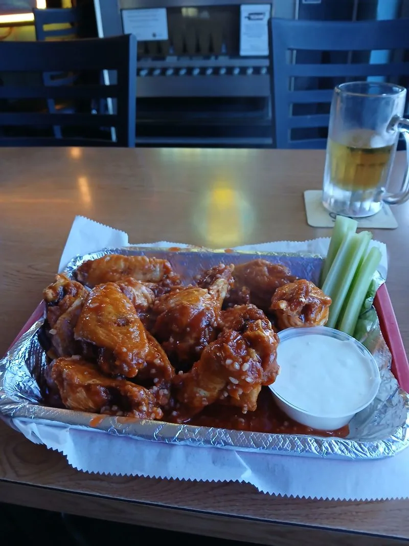 Why this unassuming bar wins on wings