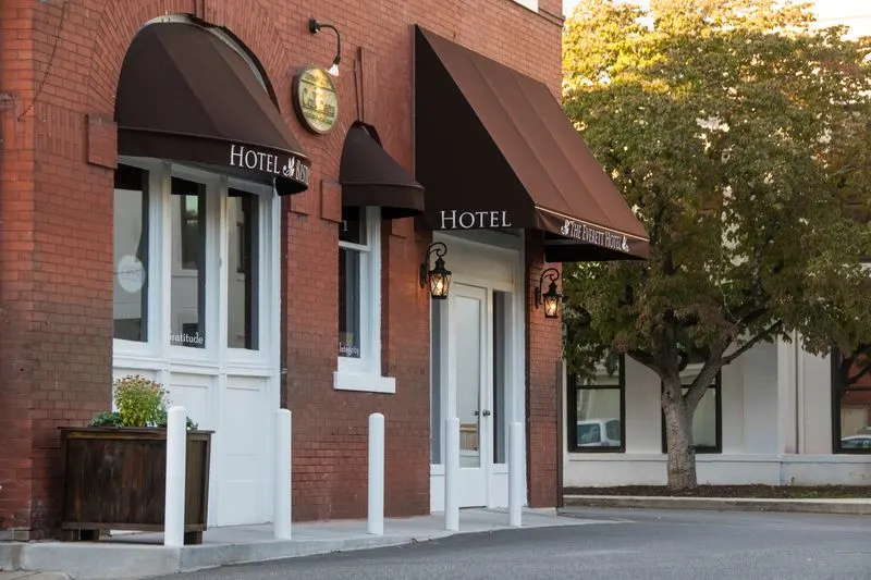 Bryson City Essentials: Parking, Walkable Eats, and Nearby Stays