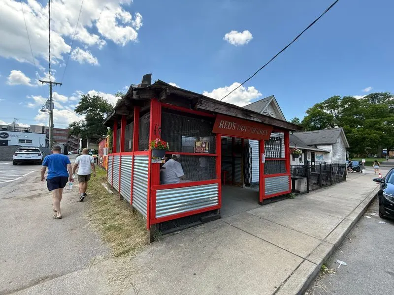 Why Red&rsquo;s Stands Out: Flavor, Heat, and Ritual