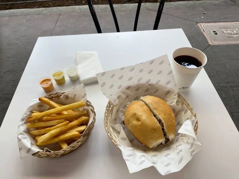 La Lucha Sangucher&iacute;a Criolla (New York City, NY)