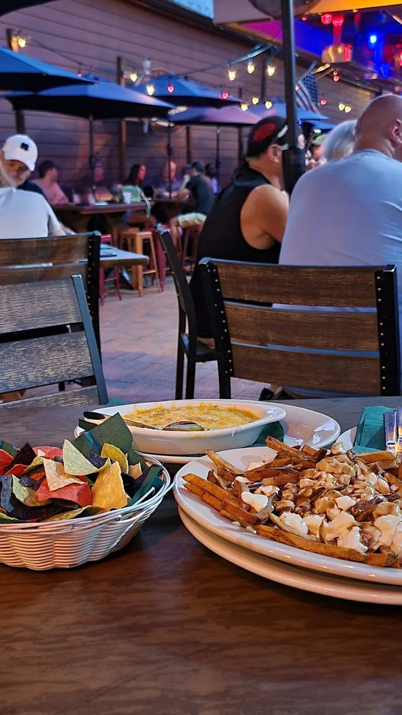 Service, Vibe, and Crowd Tips