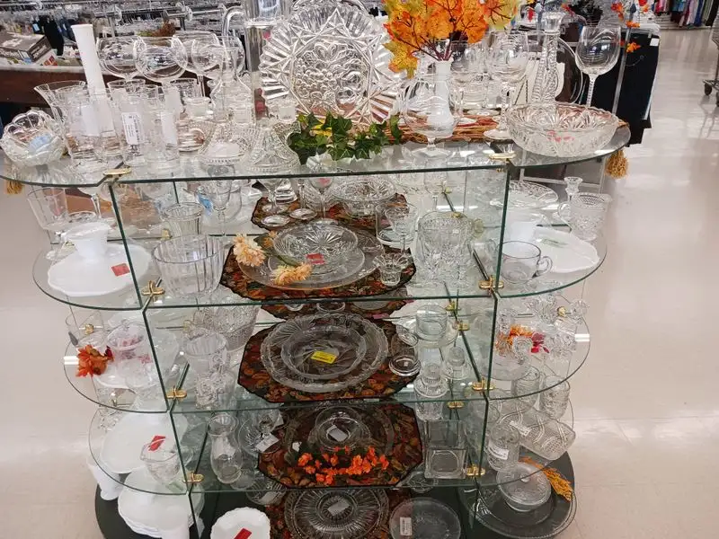 Housewares, kitchen, and glassware