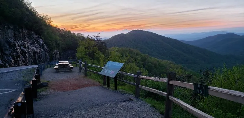 Hogpen Gap overlooks and curves