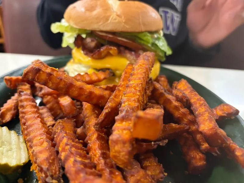 Lunch and dinner plays: burgers, pot pies, and blue plate comfort