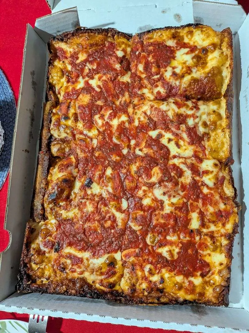 Loui's Pizza — Hazel Park, MI