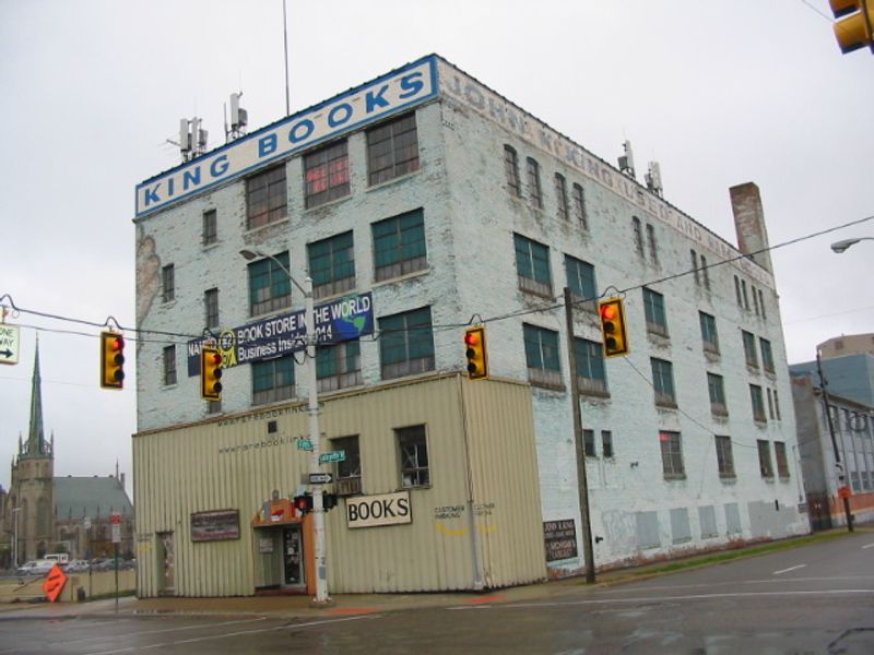 Hours, Parking, and Best Times to Browse