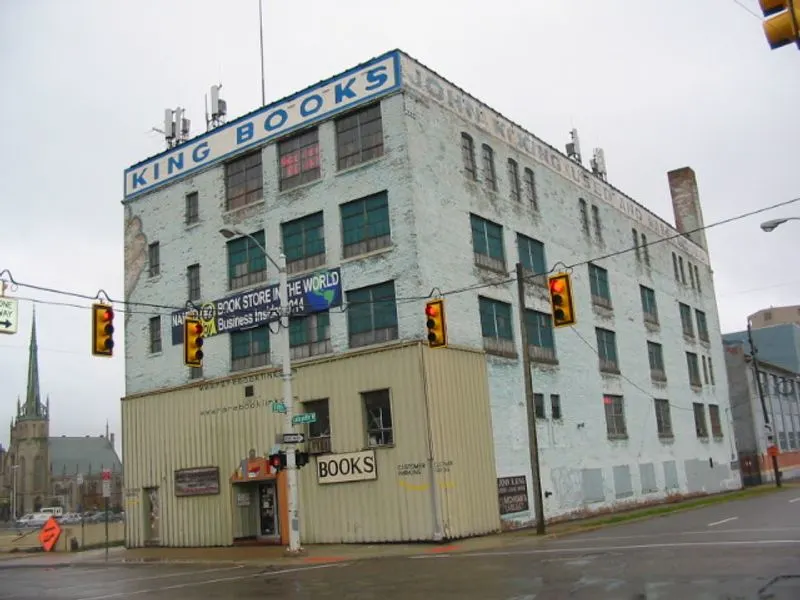 Hours, Parking, and Best Times to Browse