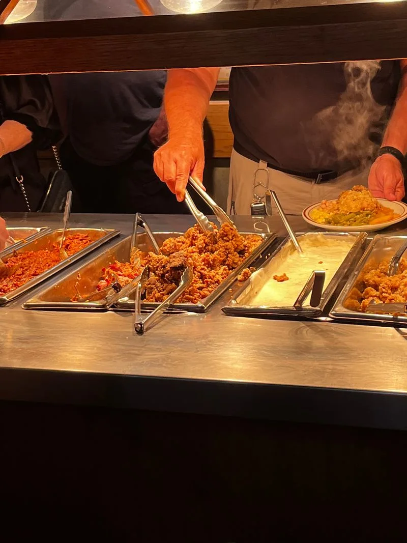 Fried chicken that surprises at a BBQ buffet
