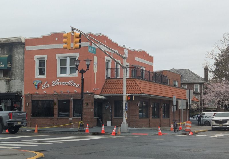 Neighborhood Tips, Service, and Timing