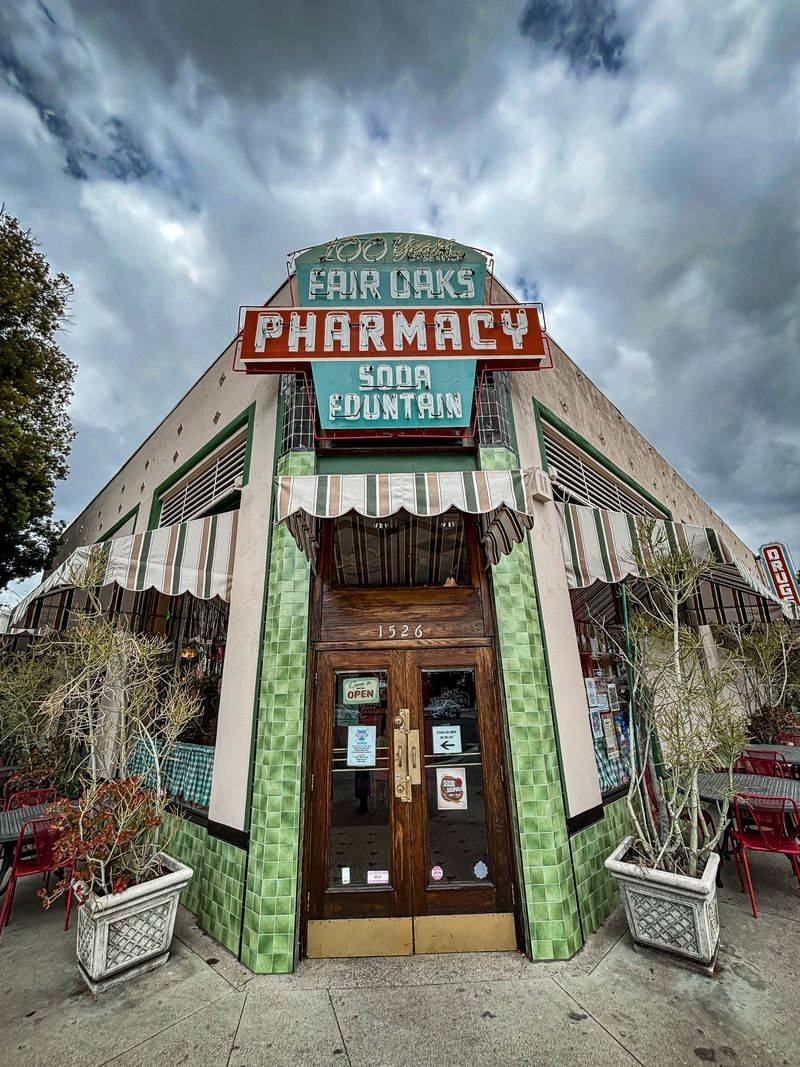 Fair Oaks Pharmacy & Soda Fountain &mdash; South Pasadena, California