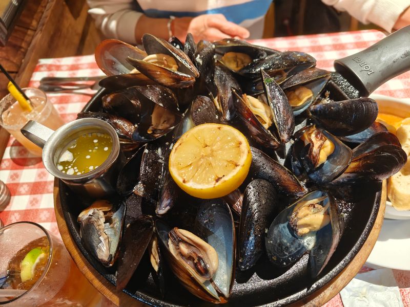 Mussels and clams from the skillet