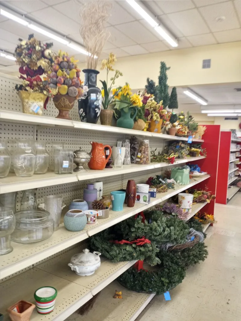 Housewares and kitchen: sets, singles, and everyday steals