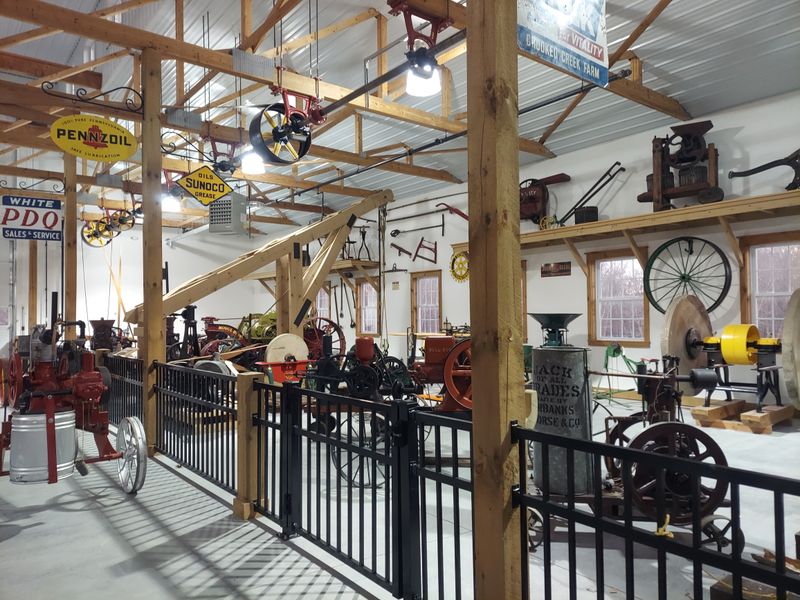 Connecticut &mdash; The PAST Antiques Marketplace (Montville, CT)