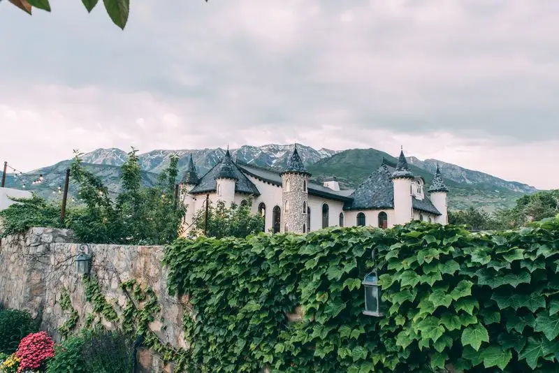 Nearby Logistics: Getting There and Staying Over