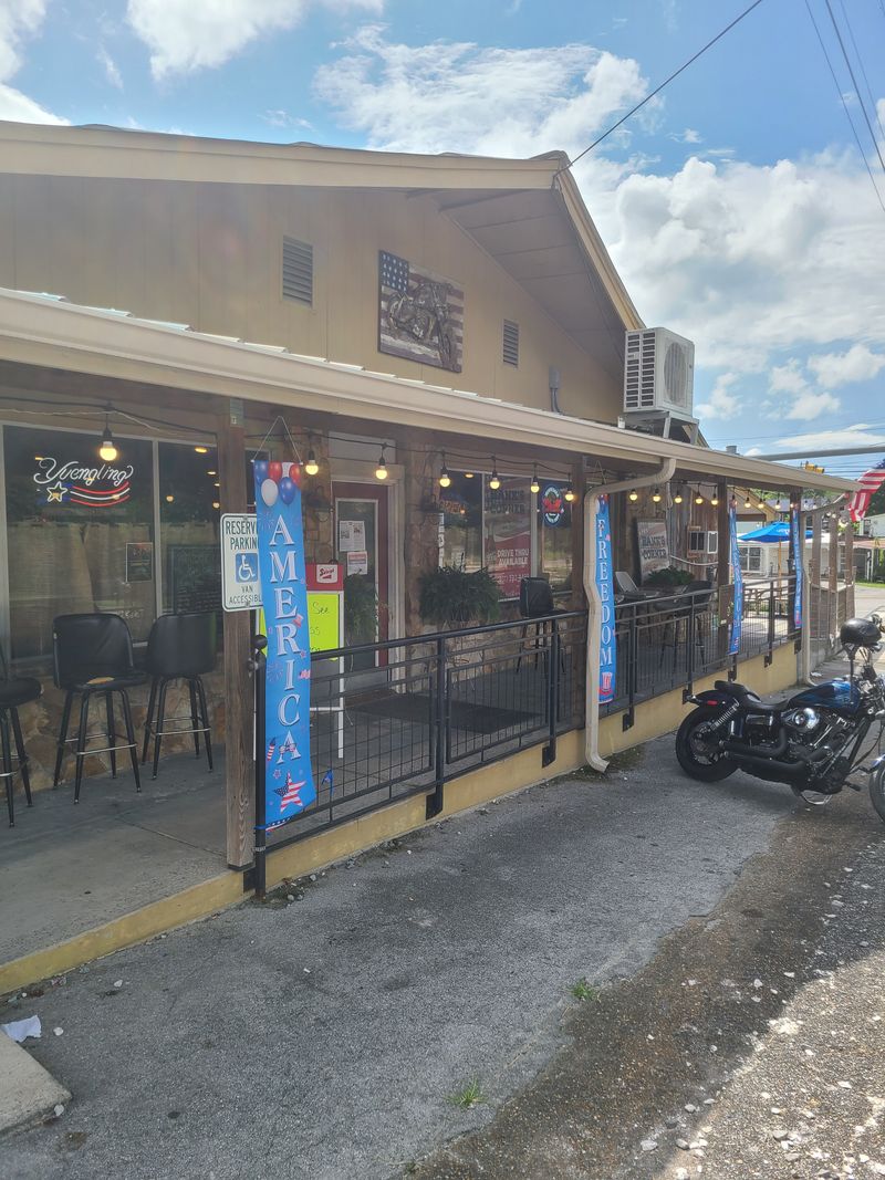 Hank’s Corner Grille — Tracy City