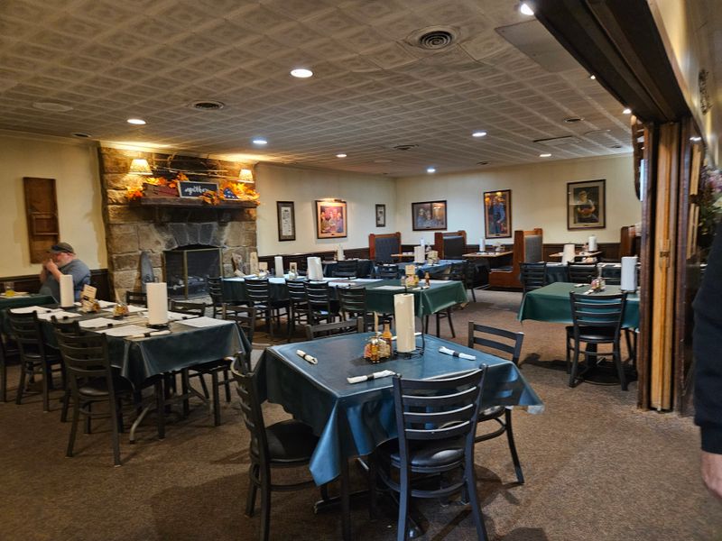Atmosphere, memorabilia, and that Owensboro welcome