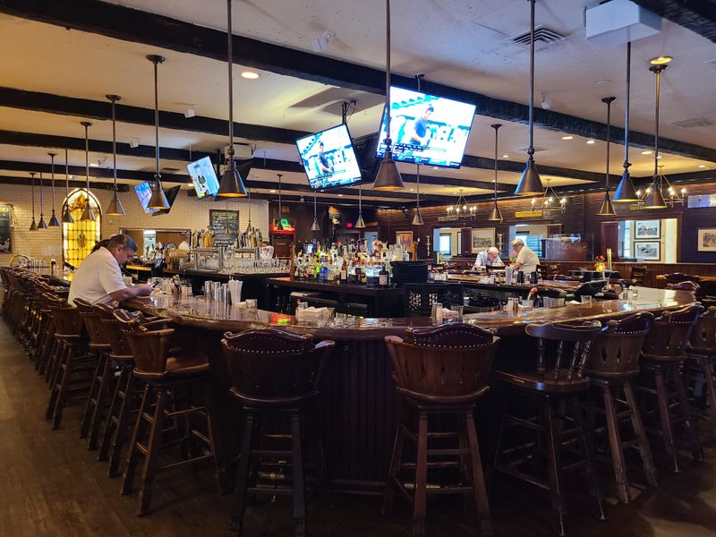 Service, reservations, and when to go